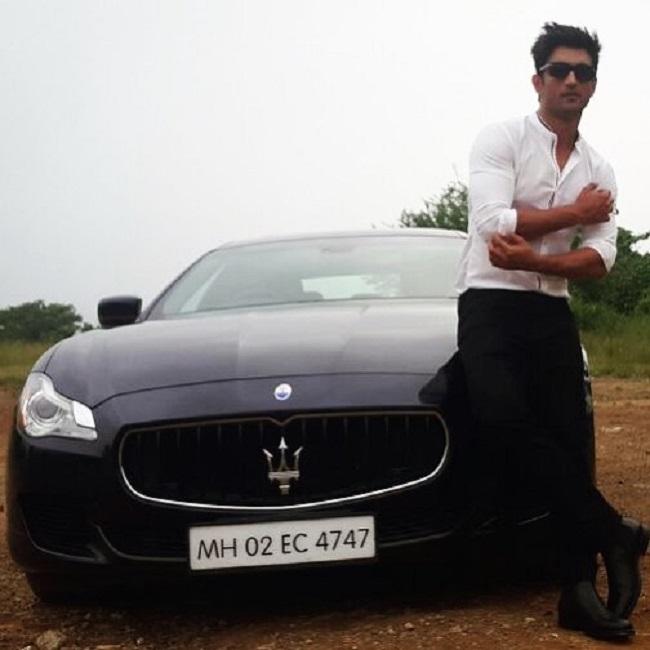 In December 2010, Sushant Singh Rajput participated in the dance reality show 'Jhalak Dikhhla Jaa 4' where he was paired with choreographer Shampa Sonthalia. The pair scored perfect points several times and Sushant won the title of 'Most Consistent Performer'