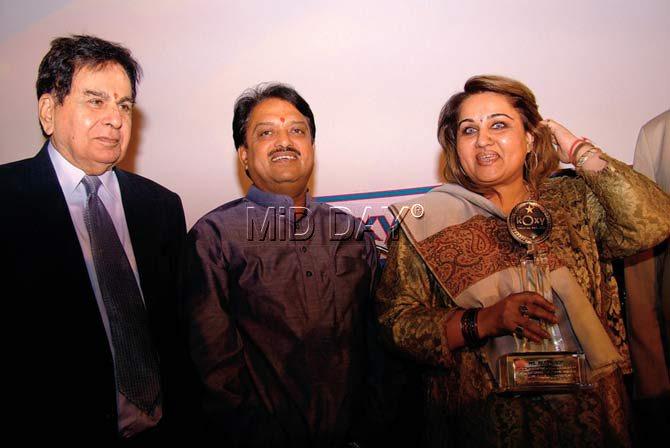 At the peak of her career, Reena Roy got married to Pakistani cricketer Mohsin Khan in 1983. She even took a break from Bollywood after her marriage. However, the cross-border marriage fell apart eventually and Reena Roy came back to Bollywood in 1992. She even campaigned for the Indian National Congress.