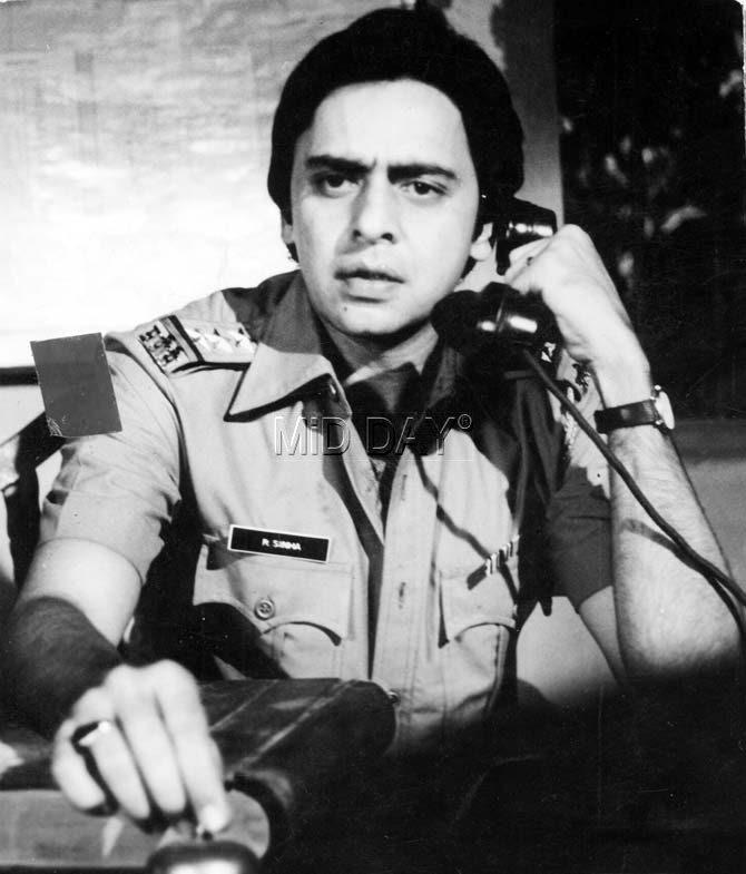 Vinod Mehra died on October 30, 1990. He was only 45.