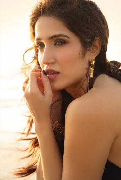 Sagarika Ghatge loves dressing up for winters too! 'It is so much fun. My ideal winter outfit would be a fitted pair of denim with a pastel-coloured cardigan teamed with an overcoat and boots. Bright colours like reds, pinks and oranges look great in this weather. Scarves, stoles and jackets in these colours can be used to accessorise any dull outfit. As for taking care of my skin and hair in this weather, I believe it's important to moisture your skin especially if it is dry. My hair is not that much of a struggle to maintain since unlike summers, they do not get greasy. But conditioning them after a shampoo is a must,' she said.