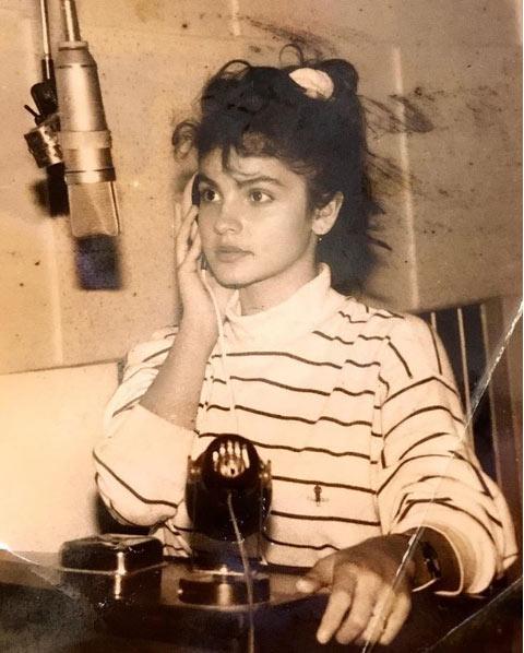 Did you know Pooja Bhatt was offered 90s blockbuster Aashiqui? Her uncle Mukesh Bhatt offered her a role in the highly acclaimed film, but she declined because her boyfriend did not want her to be an actress. Can you believe it? Pictured: A 17-year-old Pooja Bhatt dubbing for her debut film Daddy in 1989 Aradhana sound service.