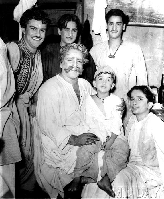 The Kapoor family: L to R (Standing) Raj Kapoor and Shammi Kapoor. (Sitting) Prithviraj Kapoor with Randhir Kapoor on his lap and Shashi Kapoor