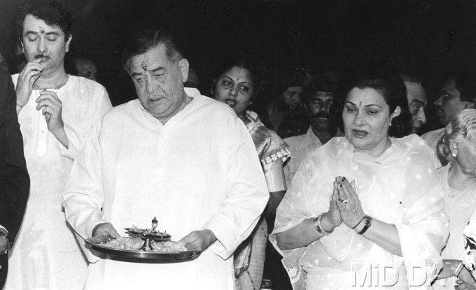 Raj Kapoor with son Randhir Kapoor and wife Krishna at a religious gathering