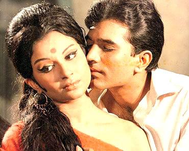 During the filming of the song Mere Sapnon Ki Rani in Aradhana, Sharmila Tagore was shooting for a Satyajit Ray film. Hence, director Shakti Samanta had to shoot their scenes separately and then join the scenes together.