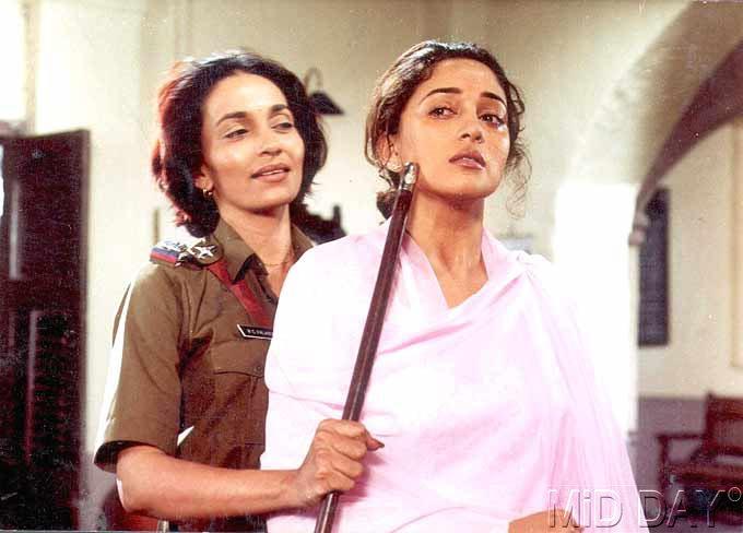 Kalpana Iyer and Madhuri Dixit in Anjaam (1994). Madhuri was paired up with Shah Rukh Khan for the first time in the film, which famously had SRK portraying a character with negative shades, for which he bagged the Filmfare Best Villain Award.