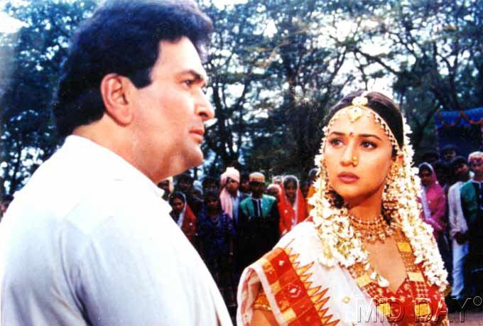 Madhuri Dixit and Rishi Kapoor in Prem Granth (1996). Both also starred together in Sahibaan (1993) and Yaarana (1995).