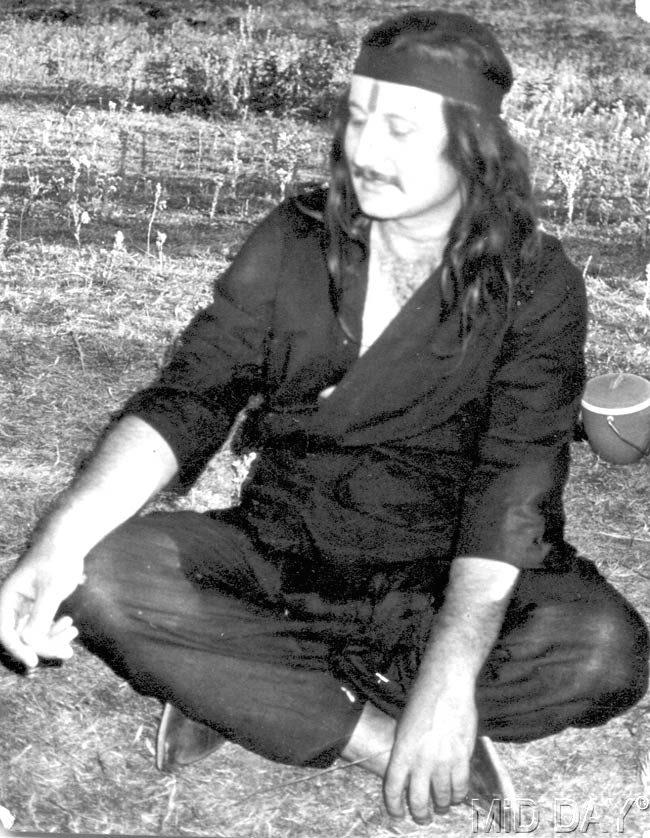 At age 28, Anupam Kher played a retired middle-class man in Saaransh, which was about an elderly Maharashtrian couple living in Mumbai, who try to come to terms with the death of their only son in a mugging incident in New York. It starred Rohini Hattangadi, Soni Razdan and Madan Jain besides Anupam Kher.