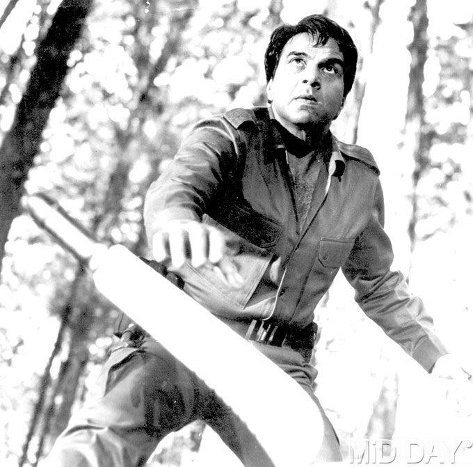 Dharmendra periodically made films in his native tongue Punjabi, starring in 'Kankan De Ole' (1970), 'Do Sher' (1974), 'Dukh Bhanjan Tera Naam' (1974), 'Teri Meri Ik Jindri' (1975), 'Putt Jattan De' (1982) and 'Qurbani Jatt Di' (1990).