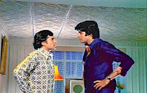 Namak Haram: The 1973 film brought Kaka and Amitabh Bachchan together again after Anand. Khanna plays the poor friend of a rich Amitabh. Namak Haram: The 1973 film brought Kaka and Amitabh Bachchan together again after Anand. Khanna plays the poor friend of a rich Amitabh.