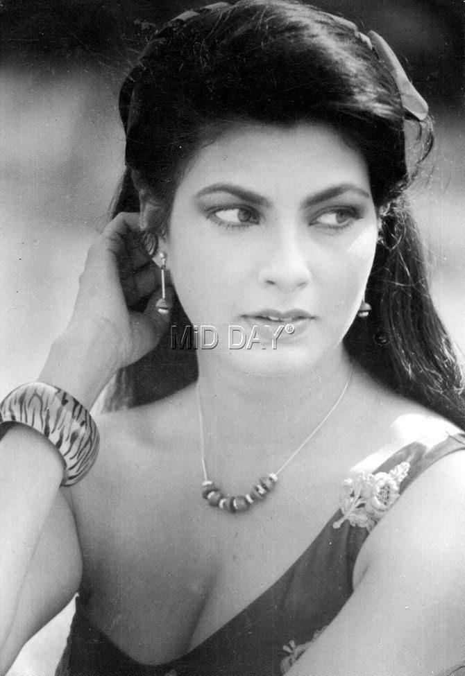 However, after Hum, Kimi Katkar opted to work in lesser films. She restricted herself to dance numbers rather.