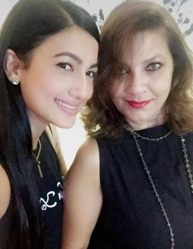 Gauahar Khan shared this selfie with Kimi Katkar when the two met at an event in Mumbai.
