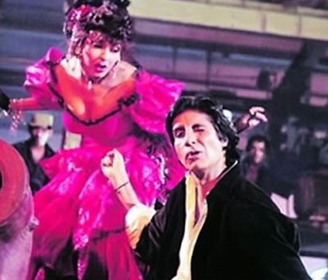 Kimi Katkar and Amitabh Bachchan in a still from 'Jumma Chumma De De' song from 'Hum'. Kimi was just 26 when she romanced a 50-year-old Big B.