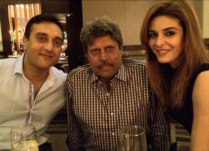 Raageshwari Loomba and husband Sudhanshu Swaroop with Kapil Dev