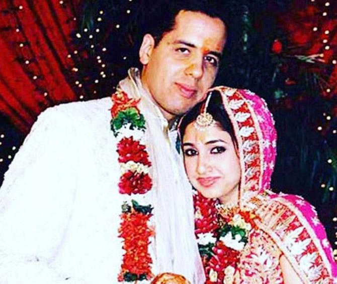 In 2003, Rinke Khanna married businessman Sameer Saran. She moved to the UK after her marriage