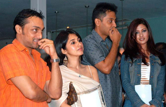 Rinke Khanna with 'Jhankaar Beats' co-stars Rahul Bose and Riya Sen and director Sujoy Ghosh