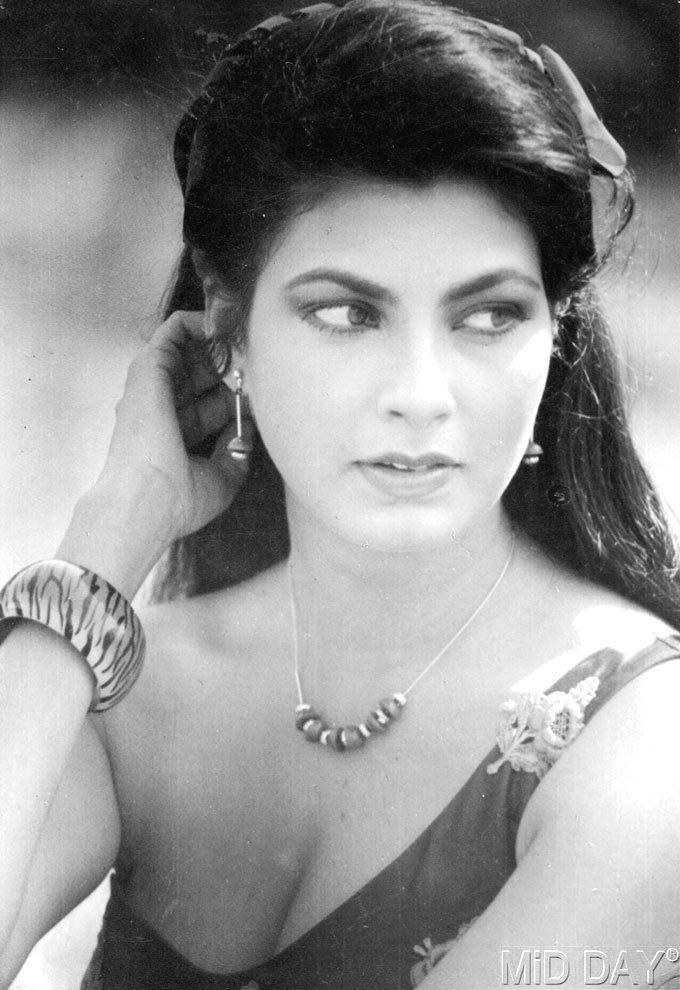 Kimi Katkar: The 'Jumma Chumma' girl from 'Hum' failed to cash in on the super success of the film. She started off her career in 1985, which ended in 1992.Where is she today? Quit movies following her marriage to photographer and ad-filmmaker Shantanu Shorey.