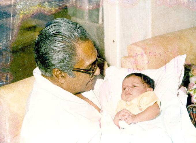 Ashok Kumar`s father, Kunjlal Ganguly, was a lawyer while his mother, Gouri Devi, was a housewife Ashok Kumar`s father, Kunjlal Ganguly, was a lawyer while his mother, Gouri Devi, was a housewife