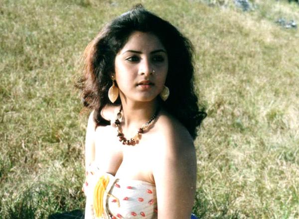 600px x 439px - Divya Bharti: Remembering the Deewana actress through candid pictures