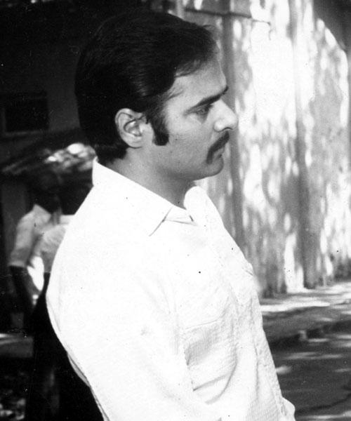 Farooq Shaikh delivered strong performances by doing roles that were both serious and comic in nature.