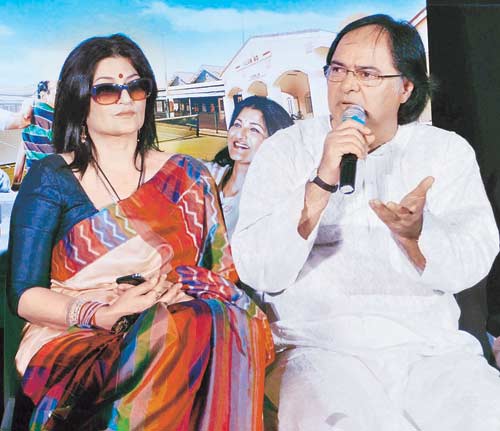 Farooq Shaikh won the 2010 National Film Award for best-supporting actor for the film Lahore. His life was passionately dedicated to his art.
In picture: Farooq Shaikh with Sarika during the promotions for Club 60.