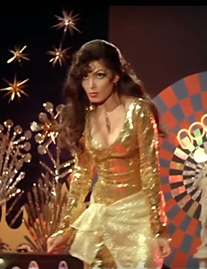 Parveen Babi's Jawaani Janeman song from Namak Halal had become a rage in the 80s. In an era where being called 'western' or 'modern' were considered as abuse, Parveen did not much bother to change her image and was hardly seen playing the role of a sari-clad, sindoor-wearing wife of the hero in films.