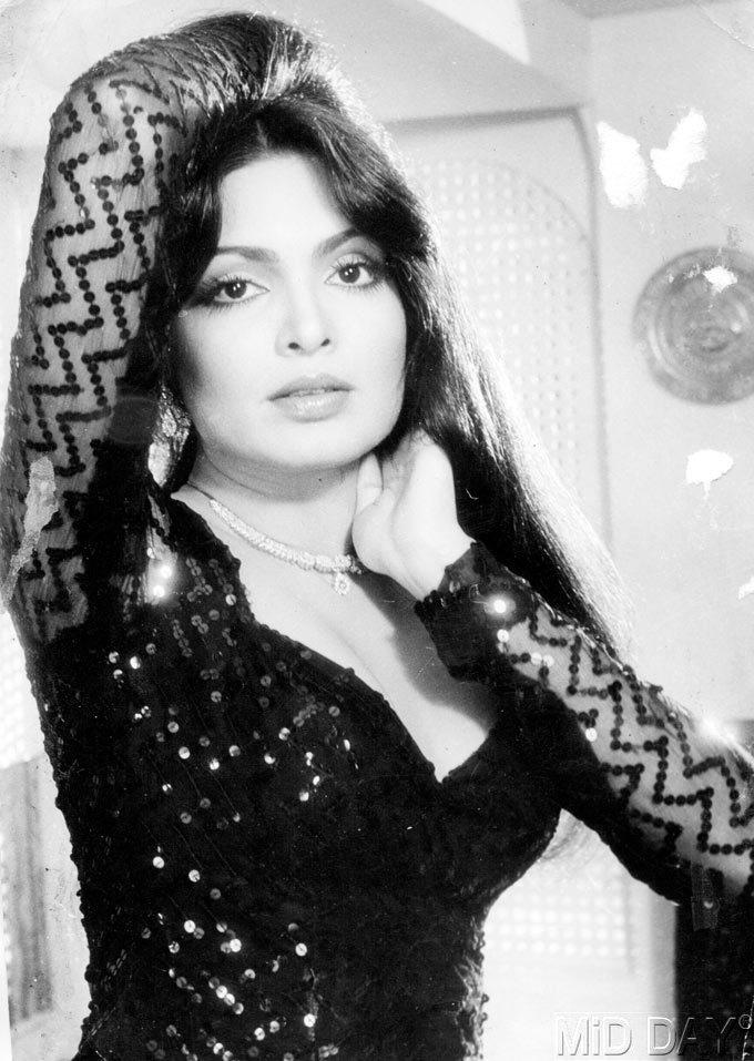 Along with Zeenat Aman, Parveen Babi too was popular as the sex symbol of the 1970s and 1980s. It is said that Babi was one of the highest-paid Hindi actresses along with Reena Roy and Jaya Prada from 1976 to 1983.