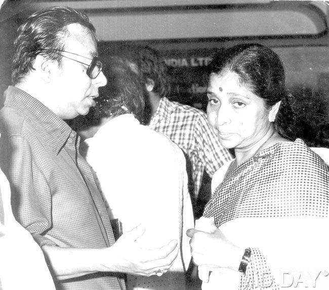 Pancham played the mouth organ for his father's memorable composition Hai Apna Dil Toh Awara in Solva Saal 1958.
