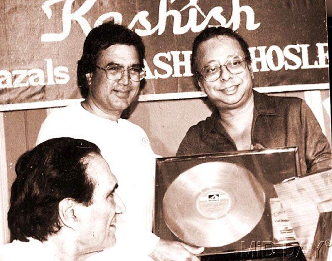 RD was the music assistant in many popular films during his early days in the Kaagaz Ke Phool (1959), Bandini(1963) and Guide (1965).
