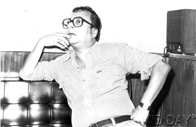The tune of the cult song Sar Jo Tera Chakraaye was also composed by RD. Although SD did not give his son the credit when he used it in Pyaasa (1957), director Dev Benegal did so when he used the song for his film Road, Movie.