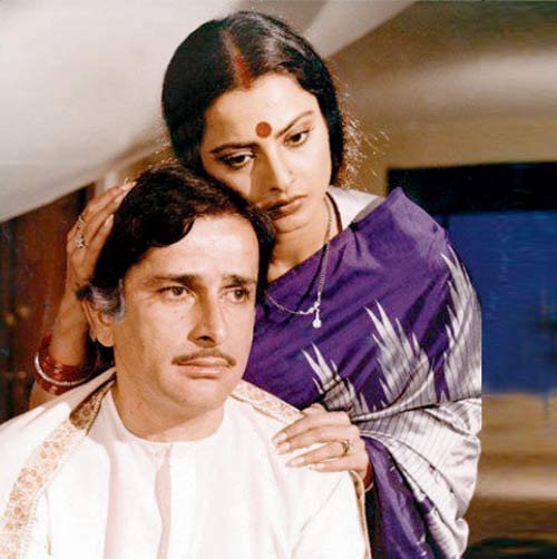 Shashi Kapoor and Rekha in Baseraa (1981)