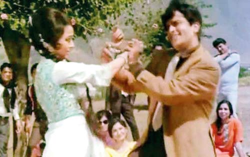 Shashi Kapoor and Asha Parekh in Pyar Ka Mausam (1969)