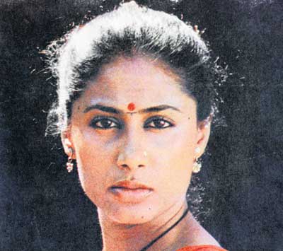 Smita Patil, who was married to actor-turned-politician Raj Babbar, passed away in 1986 at the age of 31, barely two weeks after giving birth to Prateik Babbar due to complications.