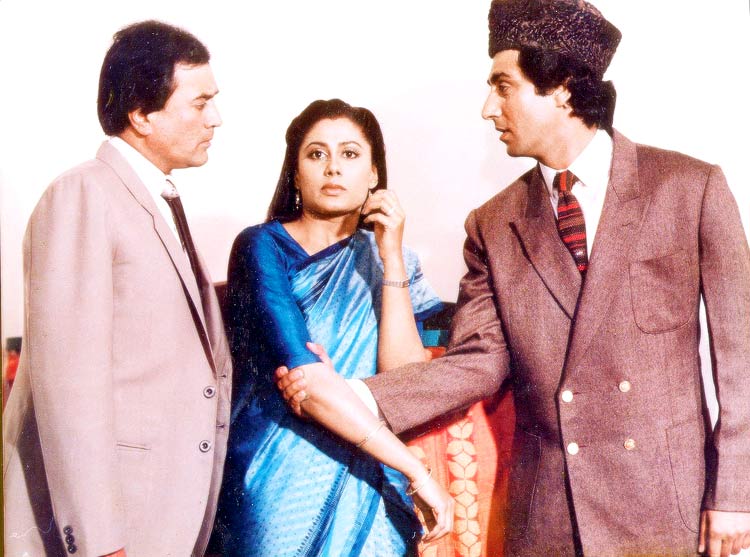 A still from the film 'Avaam' starring Rajesh Khanna, Smita Patil and Raj Babbar.