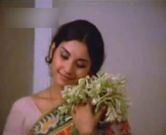 Rajnigandha: Basu Chatterjee's film based on the book Yahi Sach Hai was a mature take on a woman, Deepa Kapoor (Vidya Sinha) who is on the verge of getting married to her love Sanjay (Amol Palekar), but her emotions fluctuate when she reconnects with her ex   Naveen (Dinesh Thakur). Did you know? Both Palekar and Sinha made their Bollywood debuts with this film
