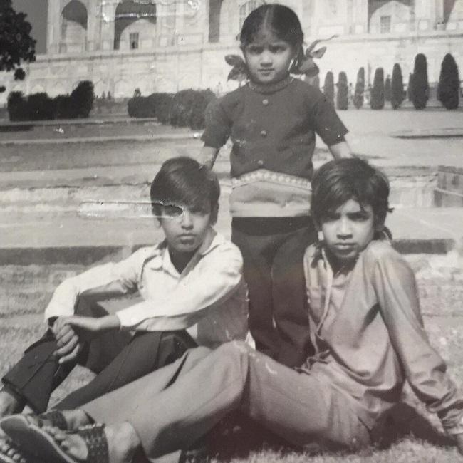 Sandhya Mridul's elder brother Siddharth is a sitting judge at the Delhi High Court. Sandhya has another elder brother named Pankaj.