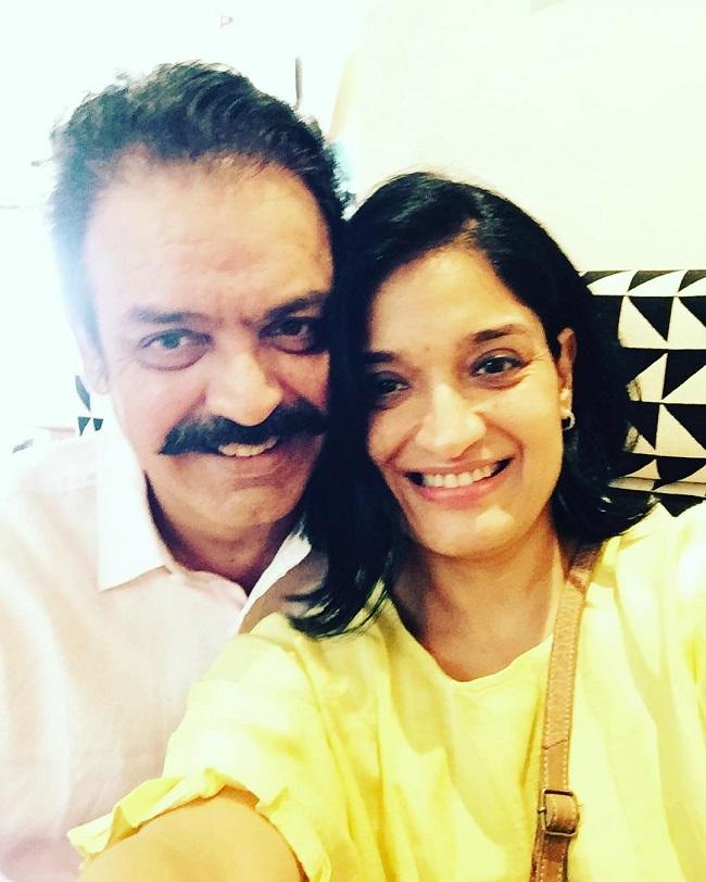 Sandhya Mridul's father, PR Mridul, who was a lawyer by profession passed away when Sandhya was only 14. She was then raised by her older brother Siddharth Mridul.