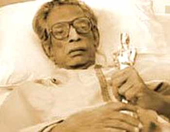 In 1992, the Academy Honorary Award for Lifetime Achievement was given to Satyajit Ray, who became the first Indian to receive an Honorary Oscar. Being gravely ill, Ray was unable to attend the ceremony. He passed away less than a month after receiving the honour, on April 23, 1992.