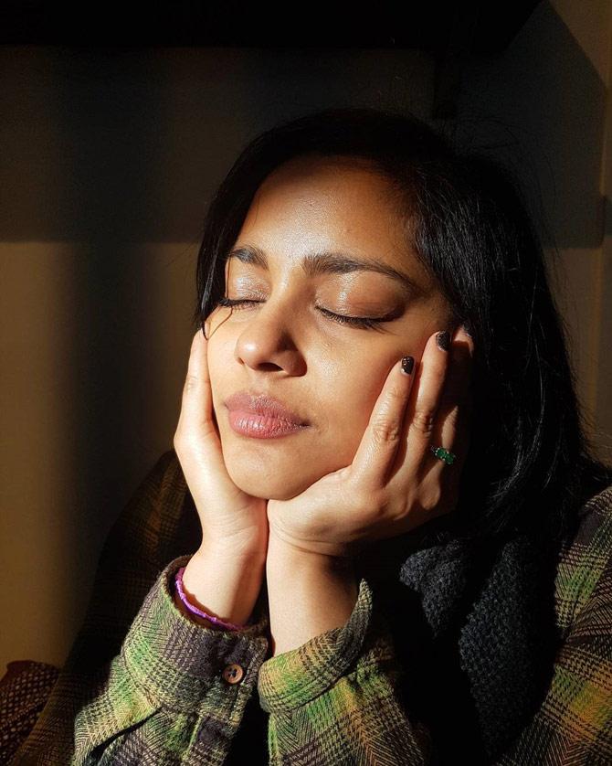 Shahana Goswami got her big break with the 2008 film Rock On!!, which starred Arjun Rampal, Farhan Akhtar (his debut as an actor), Prachi Desai and others. The film, which was directed by Abhishek Kapoor, saw Shahana playing Rampal's on-screen wife Debbie. She was cast after her friends Shanoo Sharma and Simran suggested her name to Kapoor.