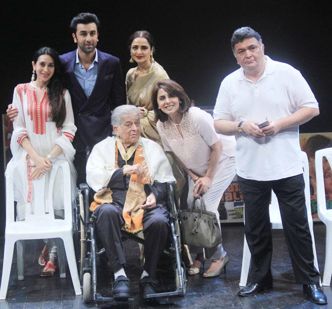 Karisma Kapoor, Ranbir Kapoor, Shashi Kapoor, Rekha, Neetu Kapoor and Rishi Kapoor at Dadasaheb Phalke Awards 2015.
