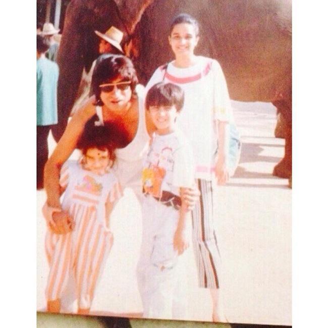 Picture perfect! Shakti Kapoor, Shivangi Kolhapure pose with their kids Siddhanth and Shraddha Kapoor.