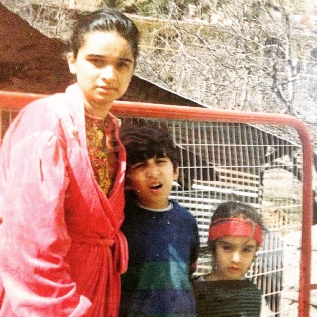 However, Shraddha Kapoor turned the tables when she acted in the romantic saga Aashiqui 2, alongside Aditya Roy Kapur. The film's music and dialogues were liked by the audience and it went on to become the most profitable film of the year (2013). Pictured: A picture speaks a thousand words, as they say. This looks like one of those typical moments when our parents force us to get a picture clicked, while we are all bored and hungry! Don't you agree?