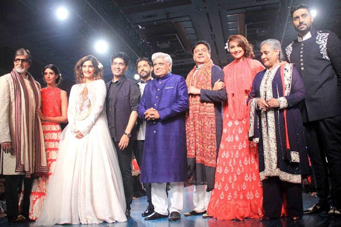 (L-R) Amitabh Bachchan, Shweta Bachchan, Sonam Kapoor, Manish Malhotra, Farhan Akhtar, Javed Akhtar, Shatrughan Sinha, Sonakshi Sinha, Jaya Bachchan and Abhishek Bachchan posing on the ramp at Shabana Azmi's fashion show Mijwan in 2015.