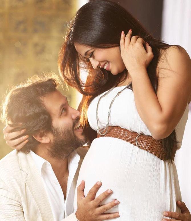 In 2013, Shweta Tiwari married her long-time beau Abhinav Kohli. The couple dated for around three years, before they got hitched. Shweta and Abhinav welcomed their son, Reyansh, in November 2016.