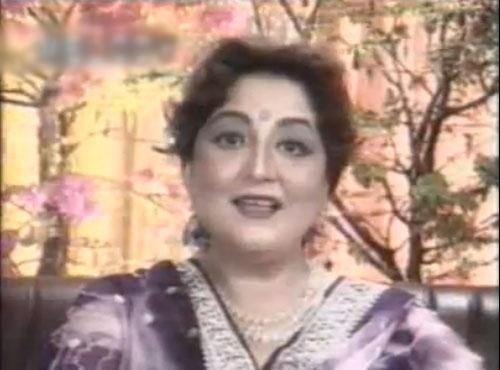 Tabassum hosting 'Phool Khile Hain Gulshan Gulshan', one of the first talk shows of Indian television, and a very popular one at that.