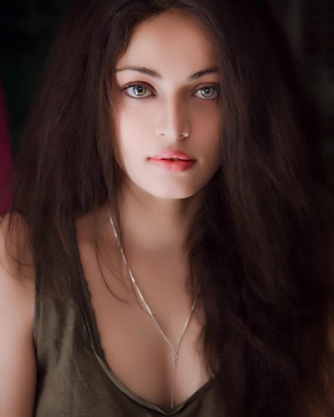 Here's wishing Sneha Ullal a very happy birthday!