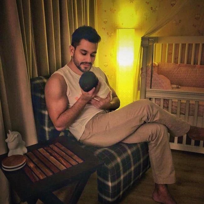 Soha Ali Khan and husband Kunal Kemmu became proud parents to baby daughter Inaaya Naumi Kemmu on September 29, 2017. Asked how she's maintaining a balance between her professional and personal life, Soha told mid-day, 'Very badly, but I am trying. At the moment I am completely obsessed with Inaaya.' Soha crumbles when she is not with her daughter. 'The more time I spend with her, the more difficult it is to walk away and I know she is fine without me, and I'm the one who crumbles without her,' she added.