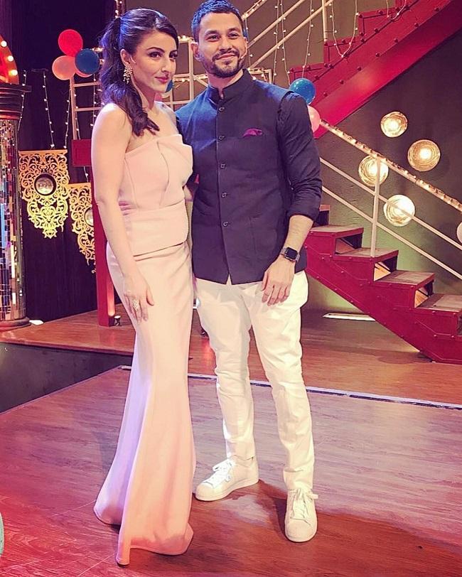 Soha Ali Khan married Bollywood actor Kunal Kemmu on January 25, 2015. Kunal popped the question to Soha in Paris and both tied the knot six months later. Well, the couple was in a live-in relationship before their marriage and were quite open about it.