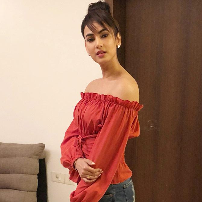 Sonal Chauhan made her Tamil film debut with Inji Iduppazhagi, another 2015 venture, which was simultaneously shot in Telugu as Size Zero. The film also starred Baahubali actress Anushka Shetty, Arya, Urvashi and Prakash Raj. It was remade in Odia as Chhati Tale Ding Dong. Clearly, the language of the film doesn't matter much to her.
