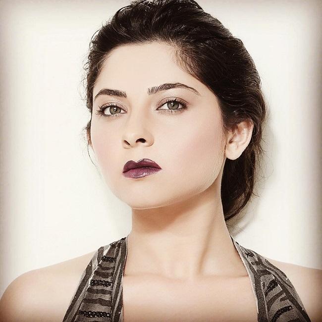 Sonalee Kulkarni starred opposite Atul Kulkarni in Ravi Jadhav's 2010 directorial Natarang, which was based on Dr Anand Yadav's novel of the same name. The film went on to become a critical and commercial success and won several awards. She garnered fame for her Lavani dance track, Apsara Aali in the film. Sonalee, who essayed Nayna Kolhapurkarin, the lead dancer in a Tamasha troupe, is now called 'Apsara' of the Marathi film industry.