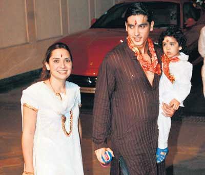 Zayed Khan has two sons. The elder one is named Zidaan, a derivative of the Portuguese word Zaydane, which itself comes from the verb Zada, meaning 'to add'. Khan's second son is named, Aariz, which is Arabic for 'Leader'.